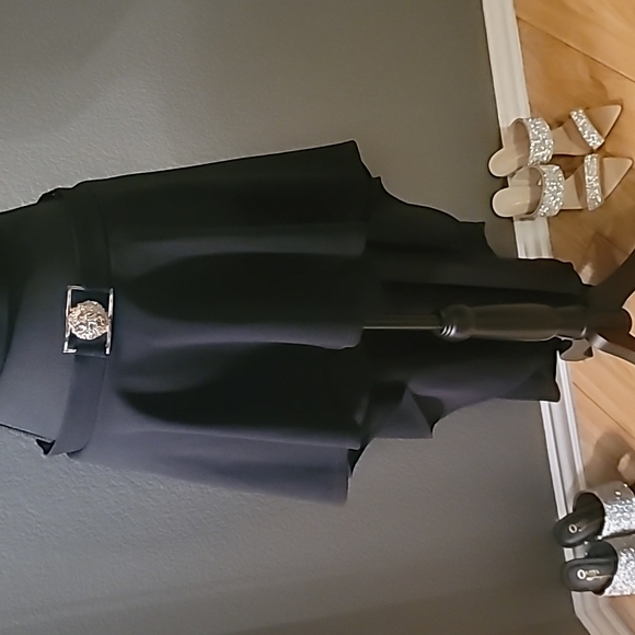 In Excellent Condition 2PC Set (REPOSHING) - Picture 6 of 7